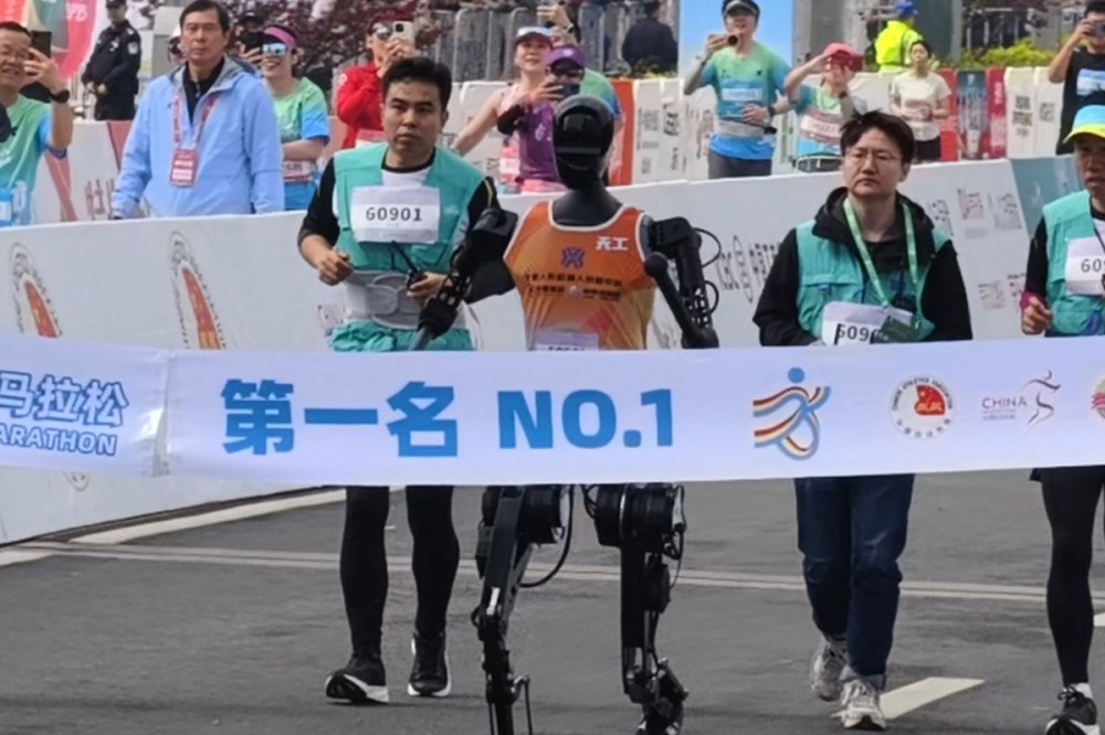 宁波吸塑管厂家看机器人马拉松引发思考