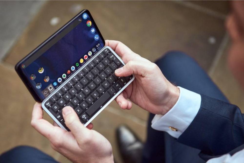 宁波透明塑料管厂家好奇研发带键盘的智能手机