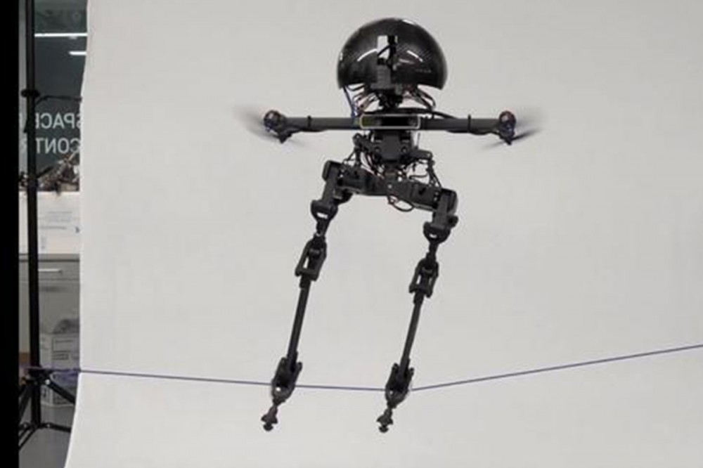 成都电子元器件包装管看这双足机械人是谁家的？