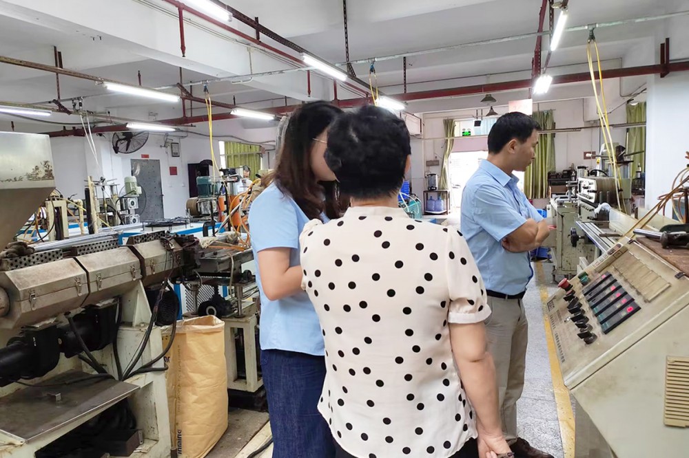 惠州康惠半导体客户来访防静电包装管厂家双方洽谈愉快