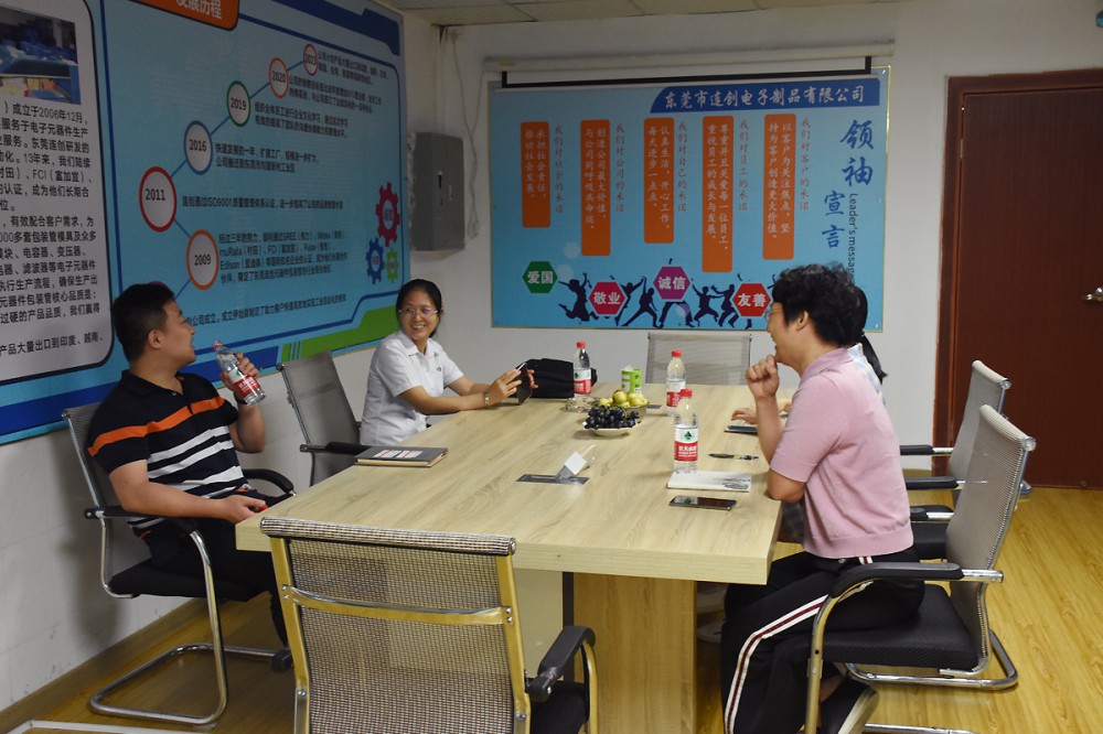 电子元器件包装管结实不卡料东莞客户用它包装电子零件出口